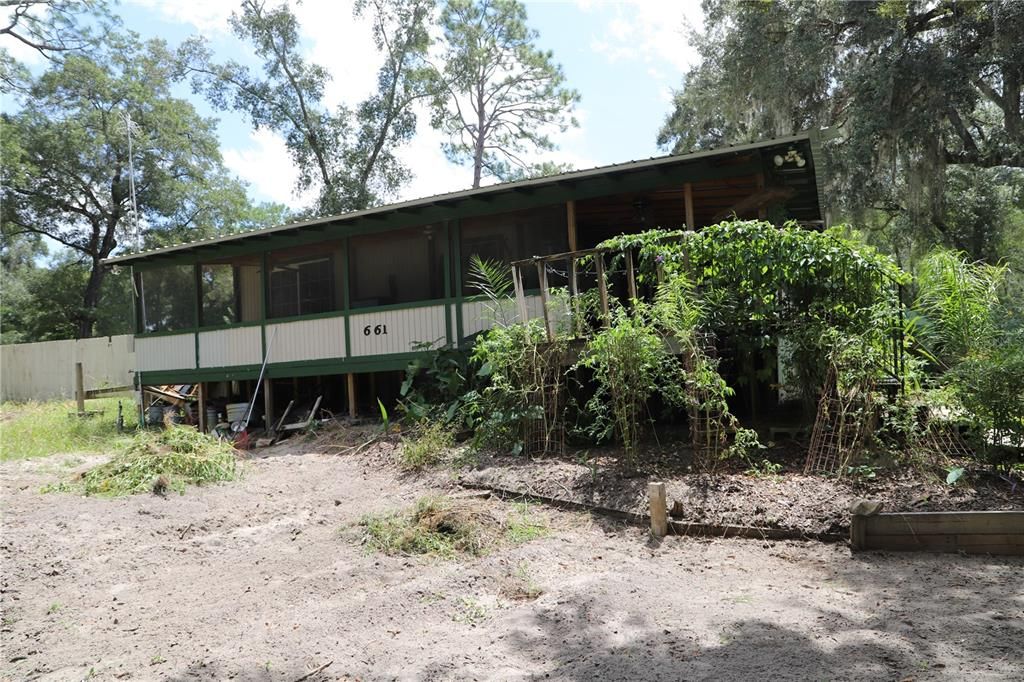 For Sale: $100,000 (3 beds, 2 baths, 1152 Square Feet)