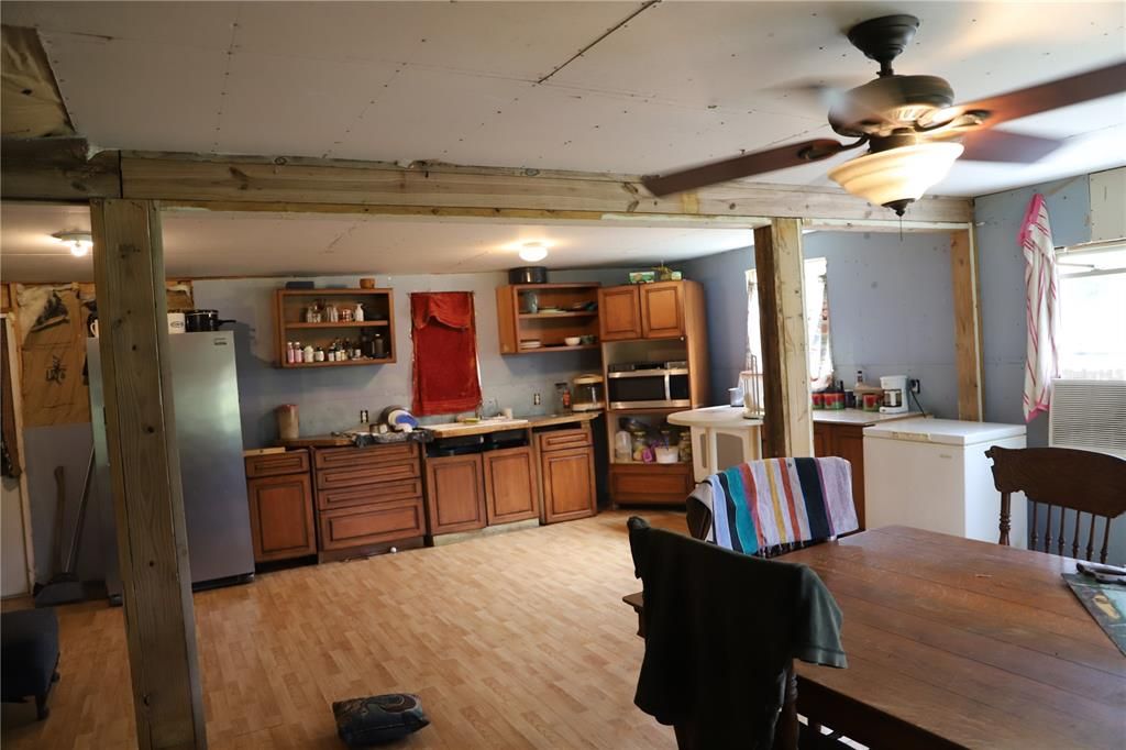 For Sale: $100,000 (3 beds, 2 baths, 1152 Square Feet)