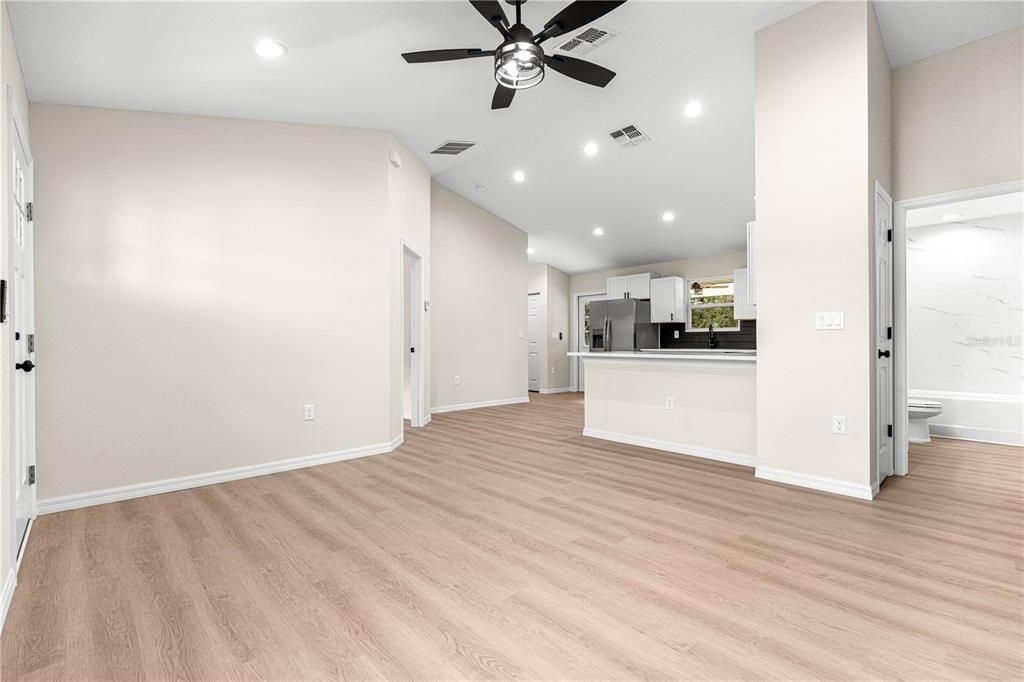 For Sale: $219,900 (3 beds, 2 baths, 1003 Square Feet)