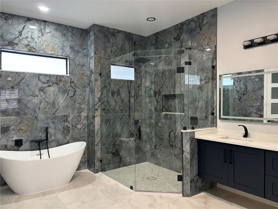 For Sale: $749,900 (4 beds, 3 baths, 2424 Square Feet)