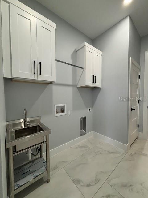 For Sale: $749,900 (4 beds, 3 baths, 2424 Square Feet)