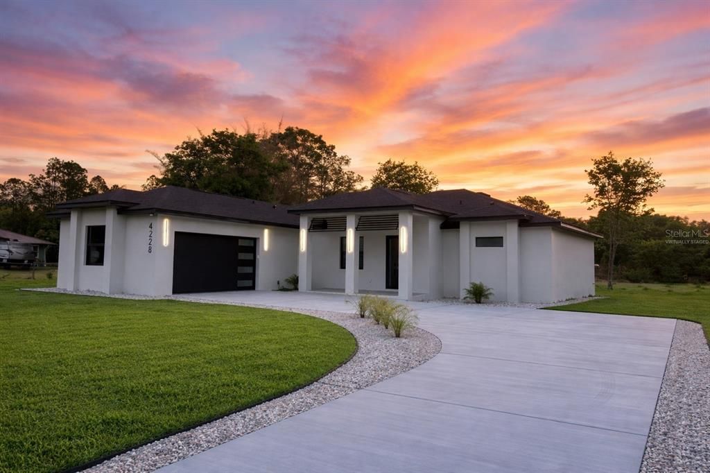 For Sale: $749,900 (4 beds, 3 baths, 2424 Square Feet)