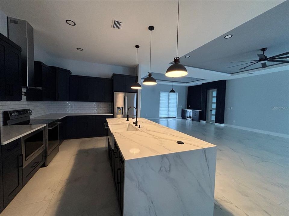 For Sale: $749,900 (4 beds, 3 baths, 2424 Square Feet)
