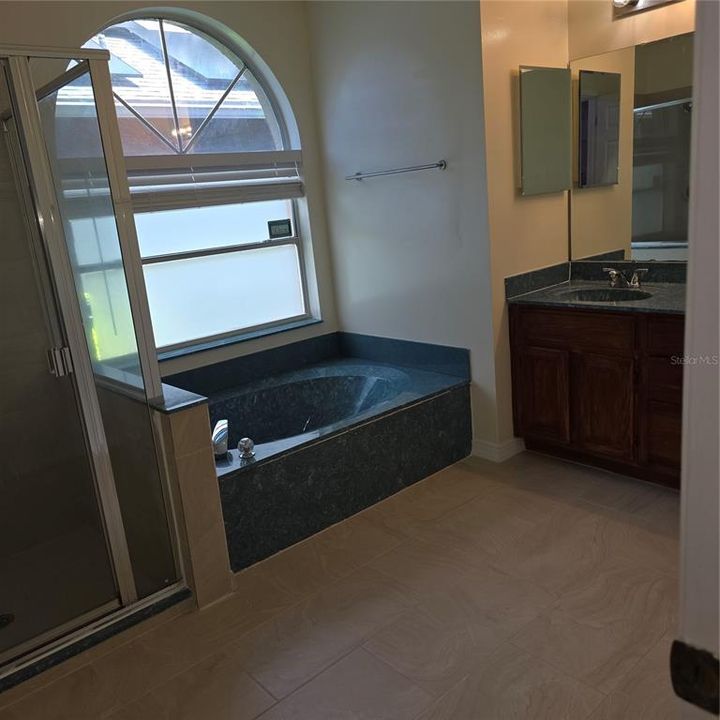 For Sale: $450,000 (4 beds, 2 baths, 2024 Square Feet)