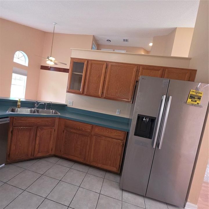 For Sale: $450,000 (4 beds, 2 baths, 2024 Square Feet)