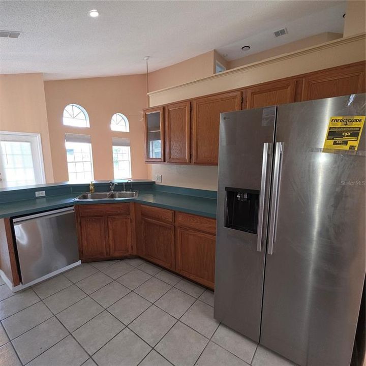 For Sale: $450,000 (4 beds, 2 baths, 2024 Square Feet)