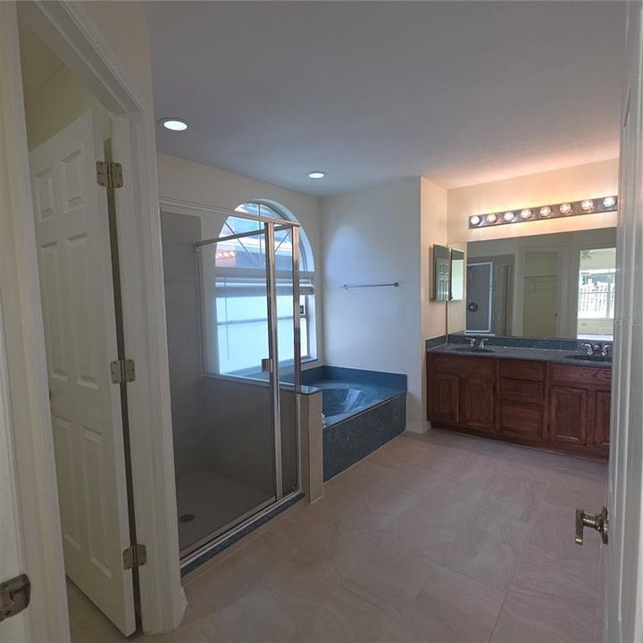 For Sale: $450,000 (4 beds, 2 baths, 2024 Square Feet)
