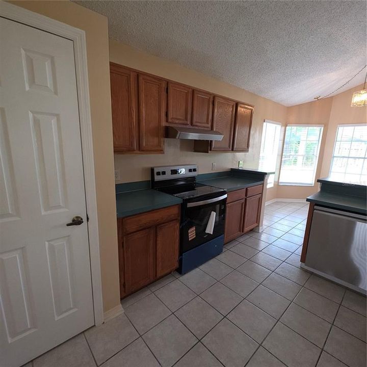 For Sale: $450,000 (4 beds, 2 baths, 2024 Square Feet)