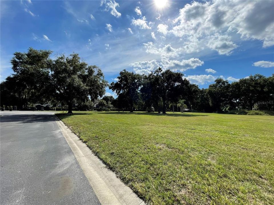 待售: $391,000 (1.00 acres)