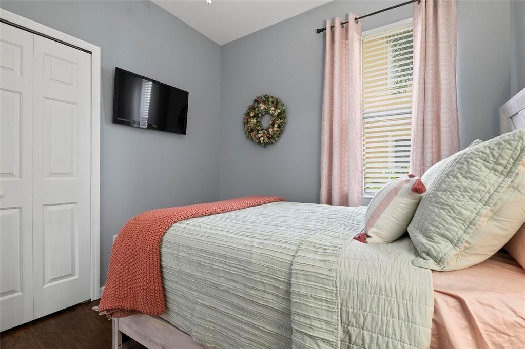 For Rent: $1,850 (3 beds, 2 baths, 1210 Square Feet)