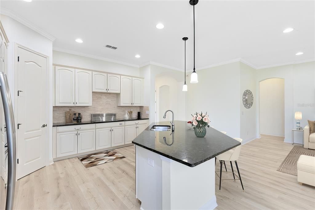 For Rent: $3,950 (3 beds, 2 baths, 2384 Square Feet)