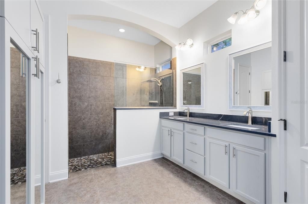 For Rent: $3,950 (3 beds, 2 baths, 2384 Square Feet)