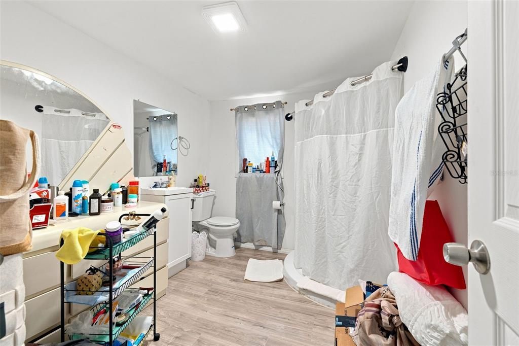 На продажу: $349,900 (4 спален, 2 ванн, 936 Квадратных фут)