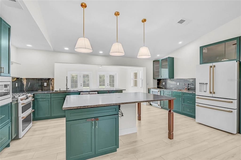 Active With Contract: $489,900 (3 beds, 2 baths, 1814 Square Feet)