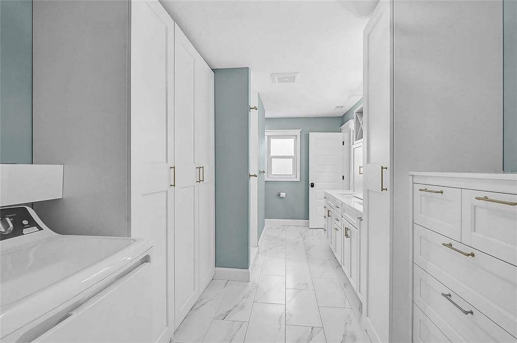 Active With Contract: $489,900 (3 beds, 2 baths, 1814 Square Feet)