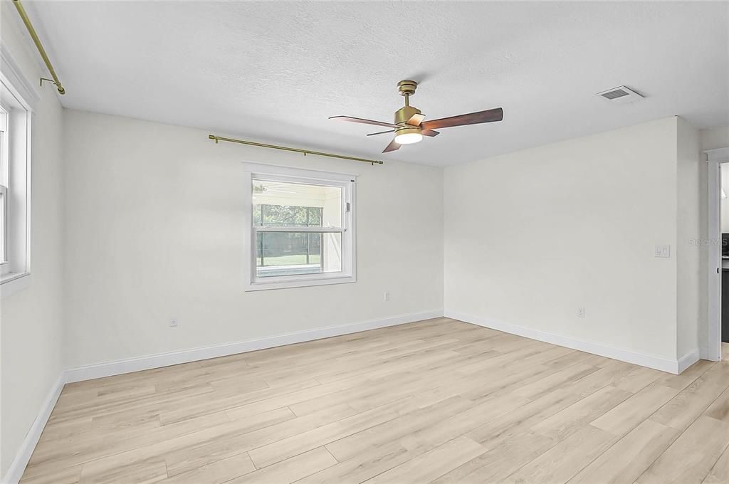 Active With Contract: $489,900 (3 beds, 2 baths, 1814 Square Feet)