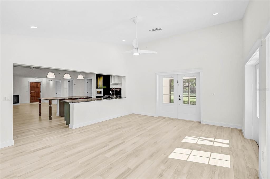 Active With Contract: $489,900 (3 beds, 2 baths, 1814 Square Feet)