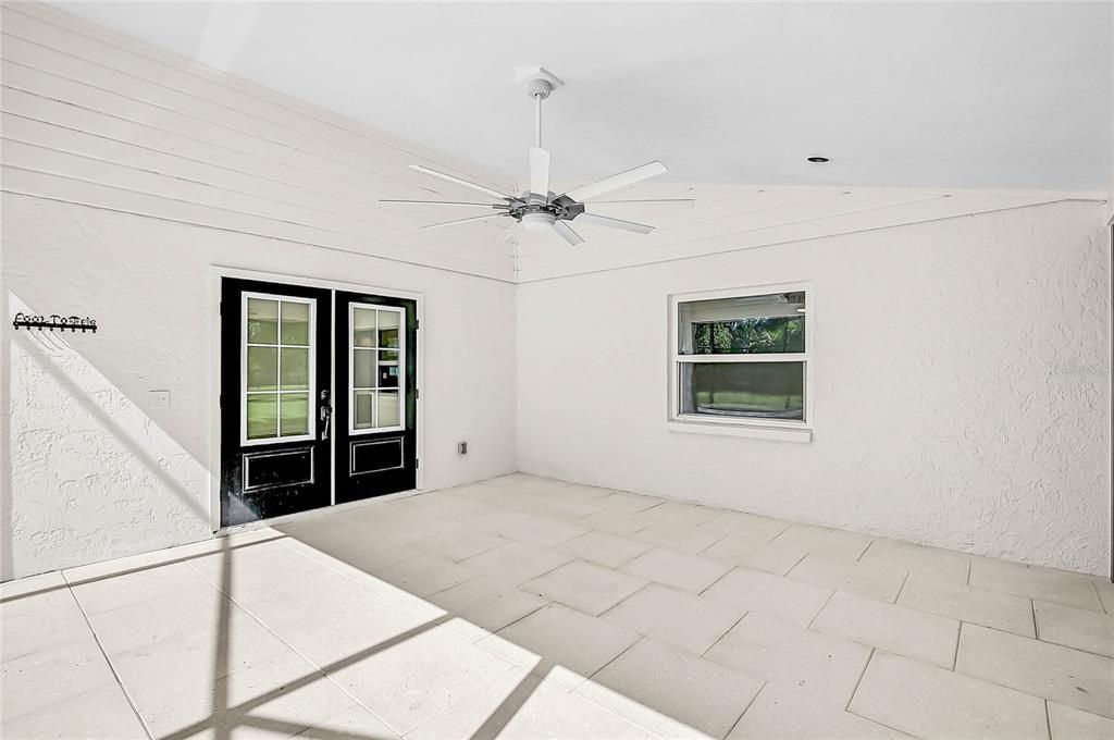 Active With Contract: $489,900 (3 beds, 2 baths, 1814 Square Feet)