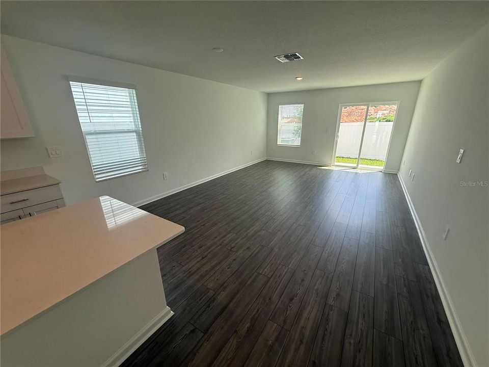 For Rent: $1,950 (4 beds, 2 baths, 1571 Square Feet)