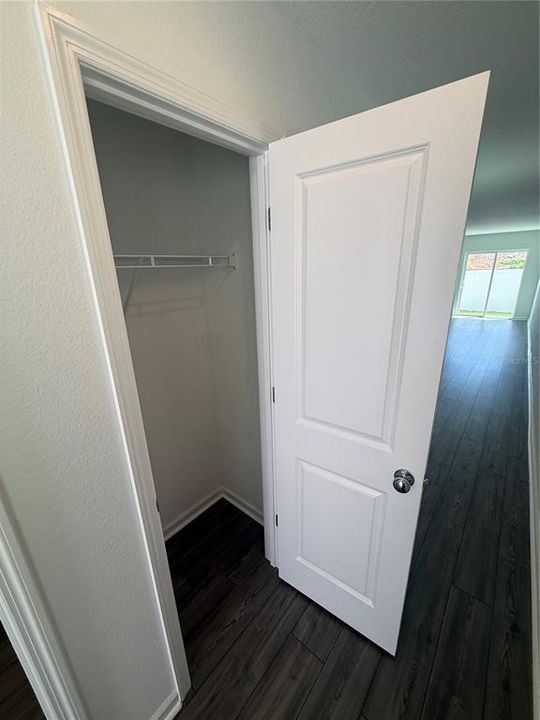 For Rent: $1,950 (4 beds, 2 baths, 1571 Square Feet)
