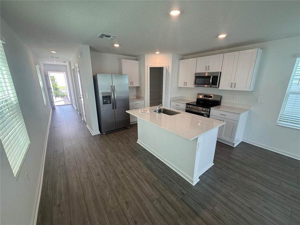 For Rent: $1,950 (4 beds, 2 baths, 1571 Square Feet)