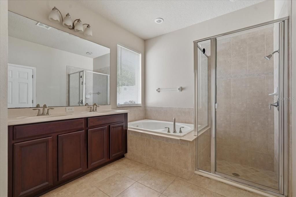 For Sale: $265,000 (3 beds, 2 baths, 1728 Square Feet)