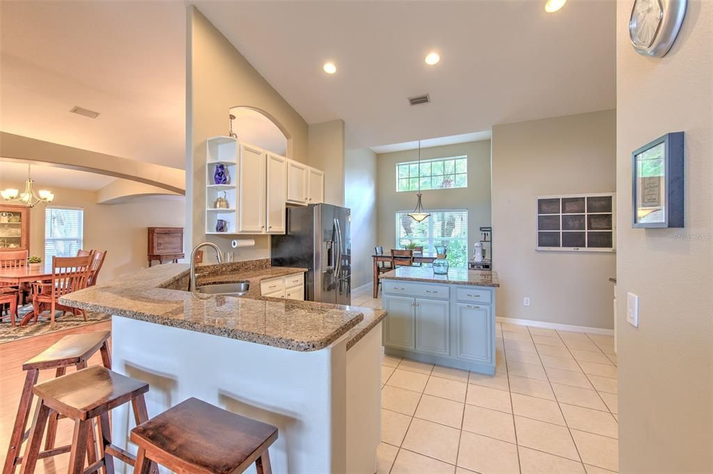 En Venta: $528,700 (4 camas, 2 baños, 2598 Pies cuadrados)