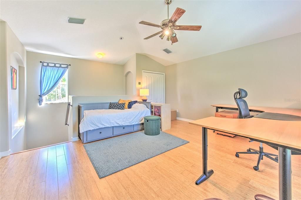 En Venta: $528,700 (4 camas, 2 baños, 2598 Pies cuadrados)