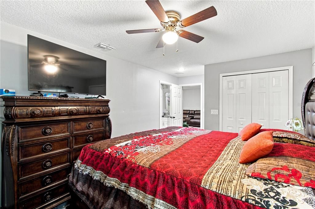 For Sale: $390,000 (4 beds, 2 baths, 1653 Square Feet)