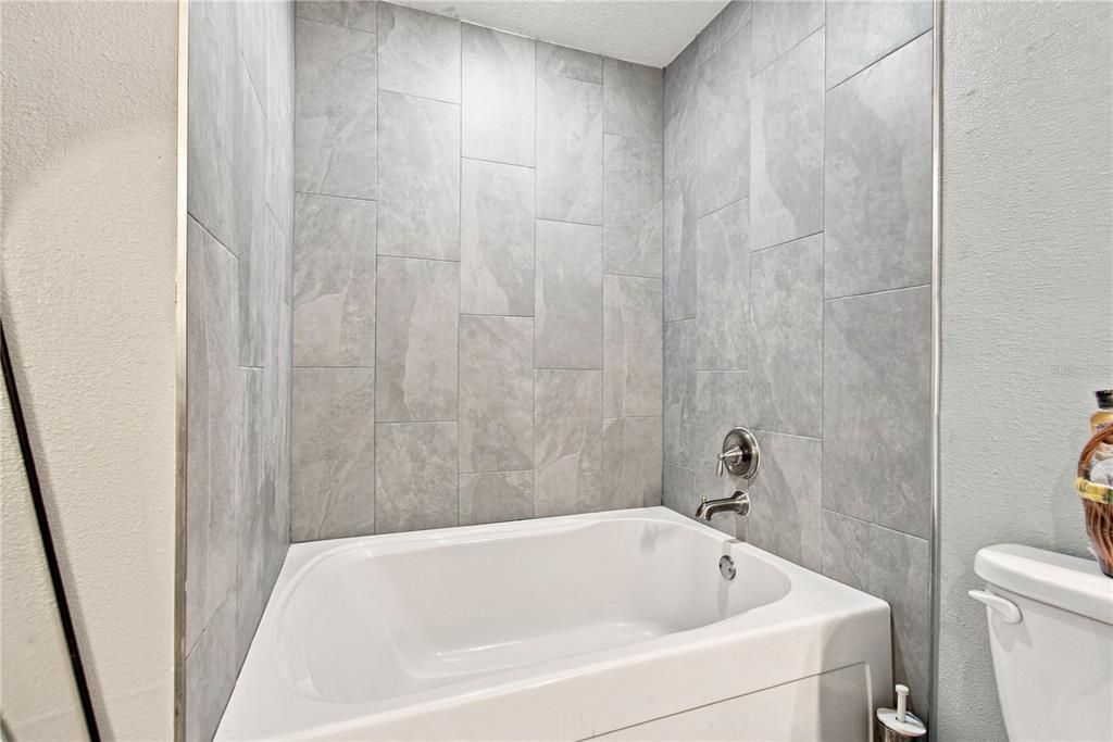 For Sale: $390,000 (4 beds, 2 baths, 1653 Square Feet)