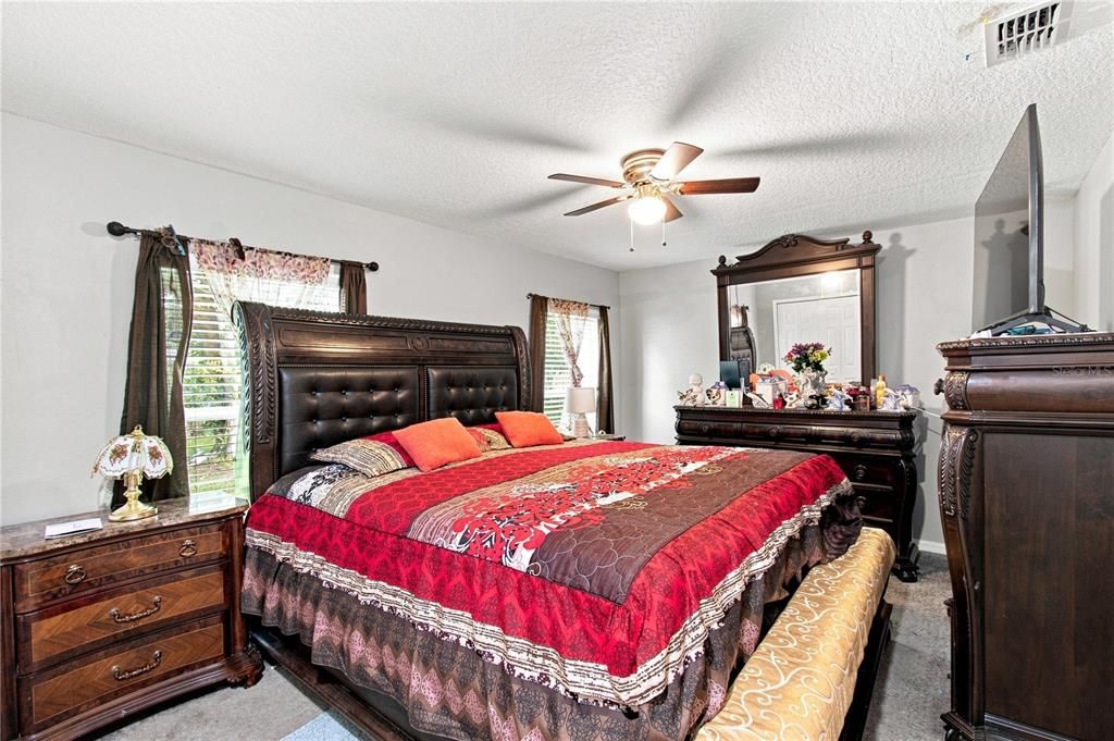 For Sale: $390,000 (4 beds, 2 baths, 1653 Square Feet)