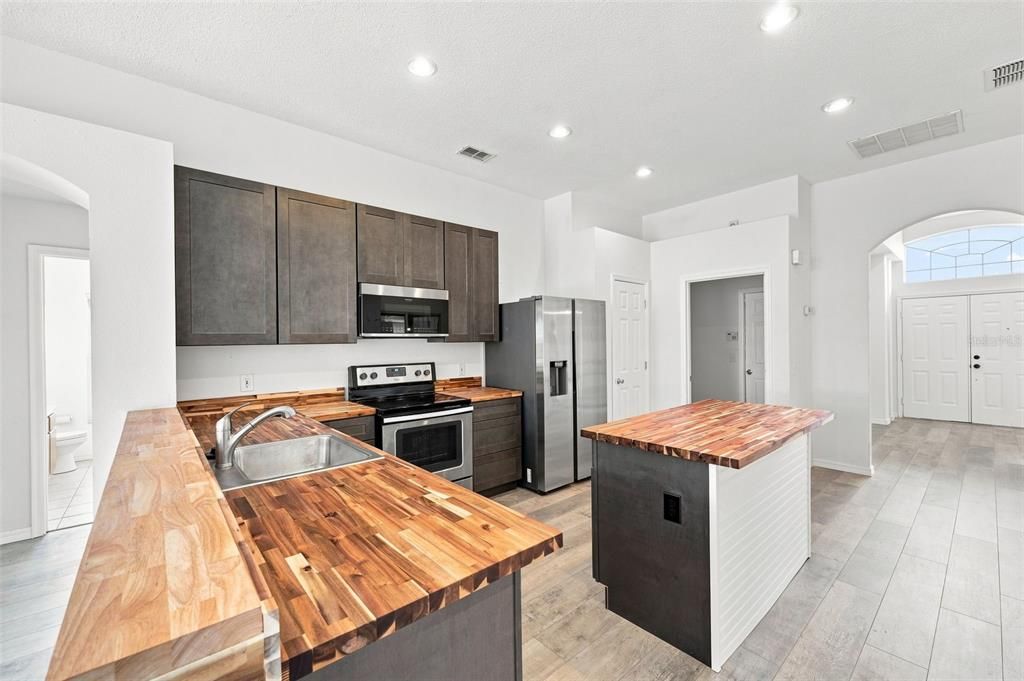 For Sale: $339,000 (3 beds, 2 baths, 1788 Square Feet)