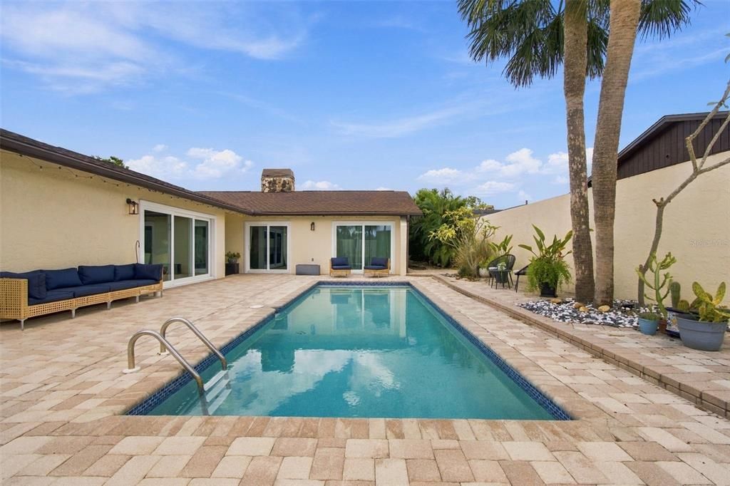 For Sale: $739,900 (3 beds, 3 baths, 2024 Square Feet)