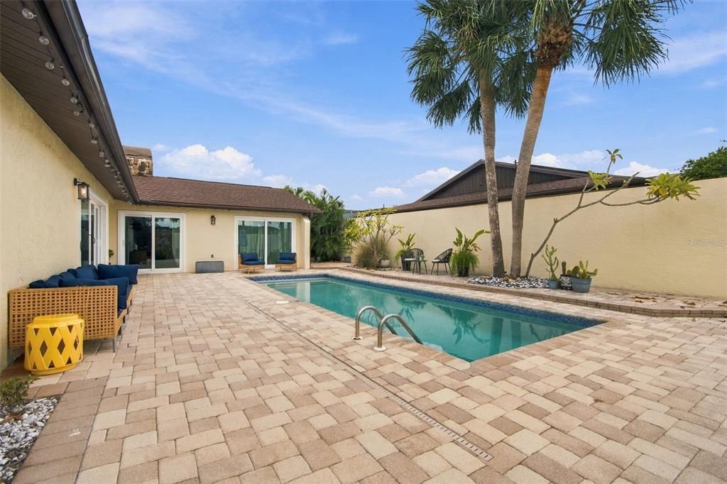 For Sale: $739,900 (3 beds, 3 baths, 2024 Square Feet)