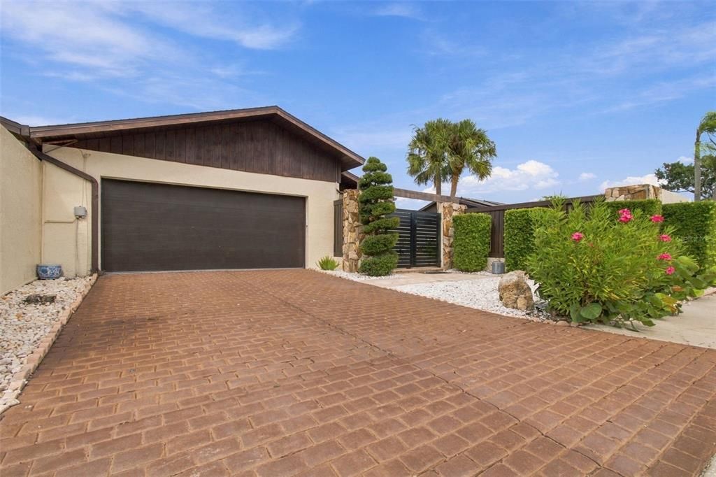 For Sale: $739,900 (3 beds, 3 baths, 2024 Square Feet)