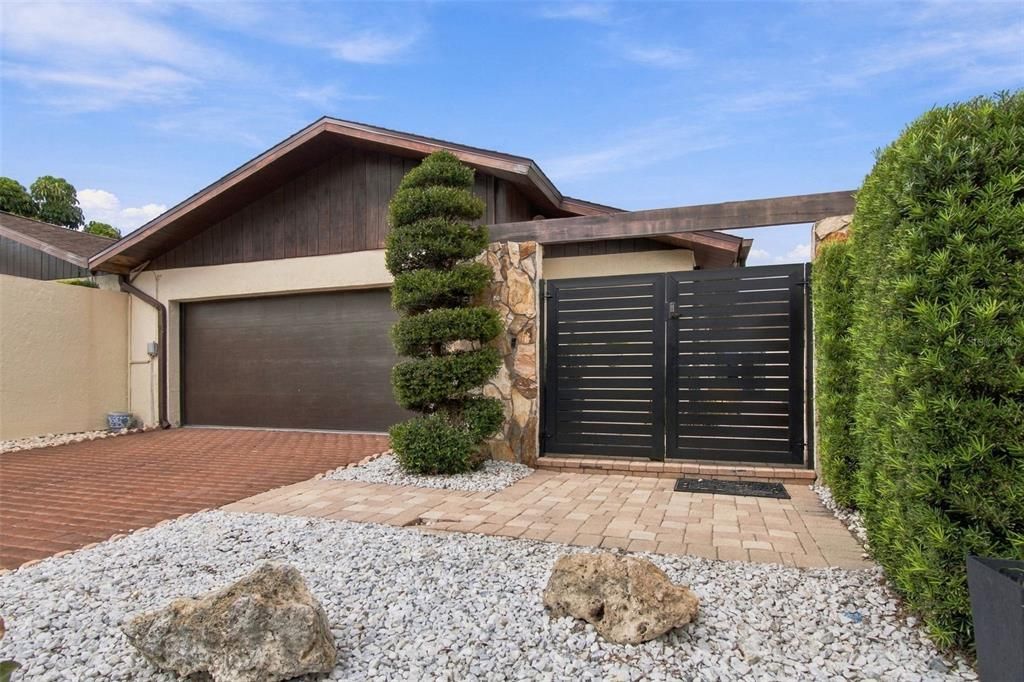 For Sale: $739,900 (3 beds, 3 baths, 2024 Square Feet)