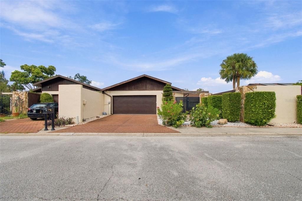 For Sale: $739,900 (3 beds, 3 baths, 2024 Square Feet)