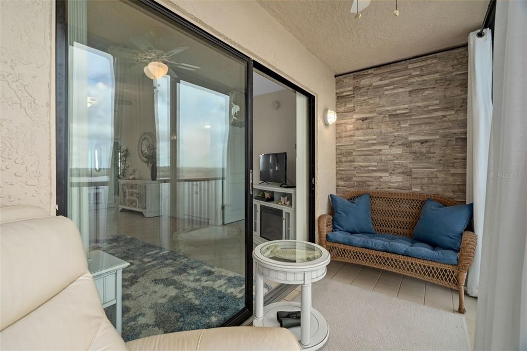 For Sale: $249,900 (2 beds, 2 baths, 1025 Square Feet)