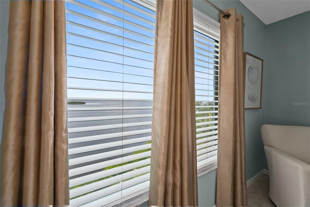 For Sale: $249,900 (2 beds, 2 baths, 1025 Square Feet)