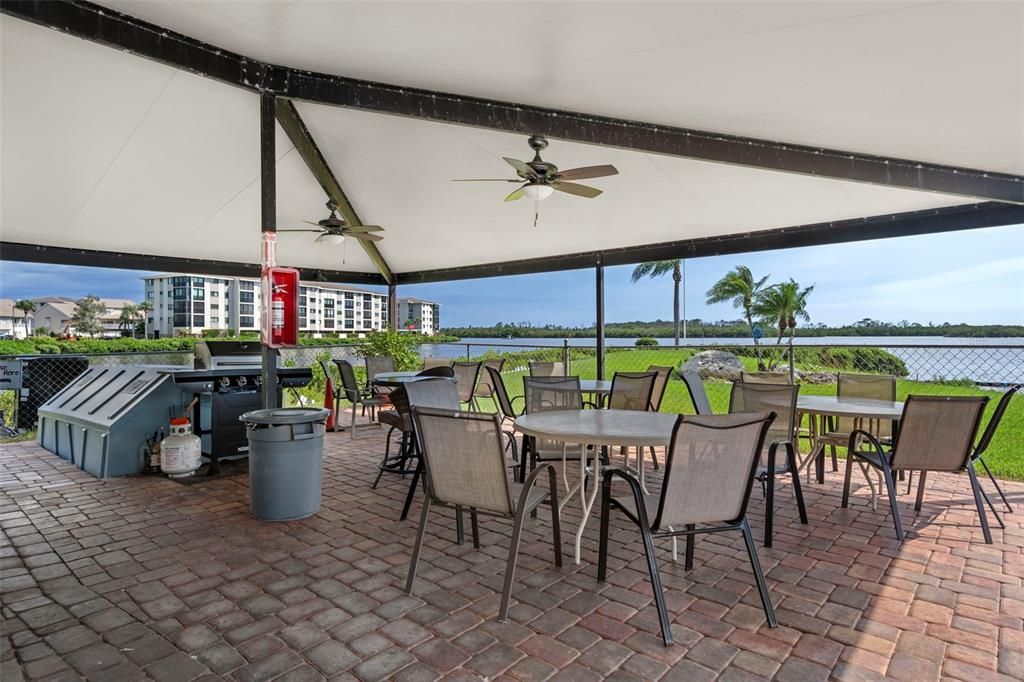 For Sale: $249,900 (2 beds, 2 baths, 1025 Square Feet)