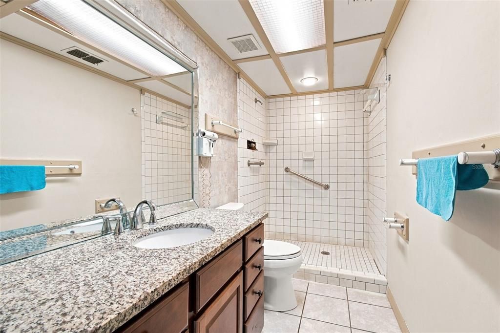 En Venta: $1,040,000 (3 camas, 3 baños, 2404 Pies cuadrados)