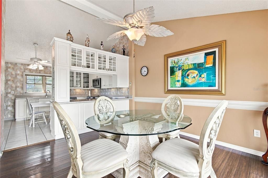 En Venta: $1,040,000 (3 camas, 3 baños, 2404 Pies cuadrados)