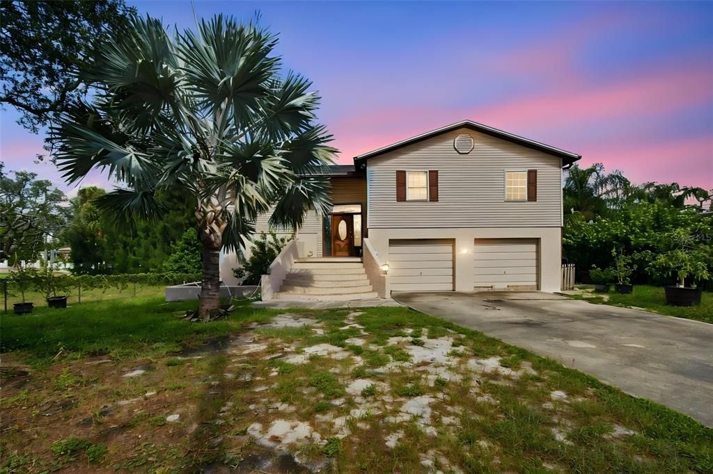 En Venta: $1,040,000 (3 camas, 3 baños, 2404 Pies cuadrados)