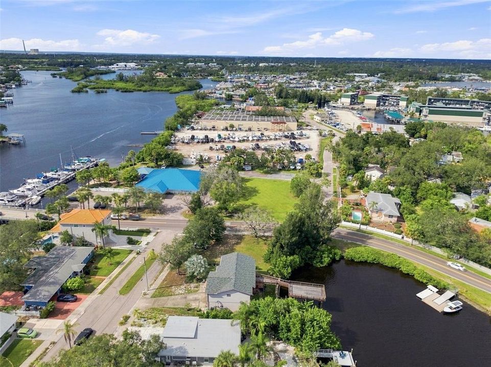 En Venta: $1,040,000 (3 camas, 3 baños, 2404 Pies cuadrados)