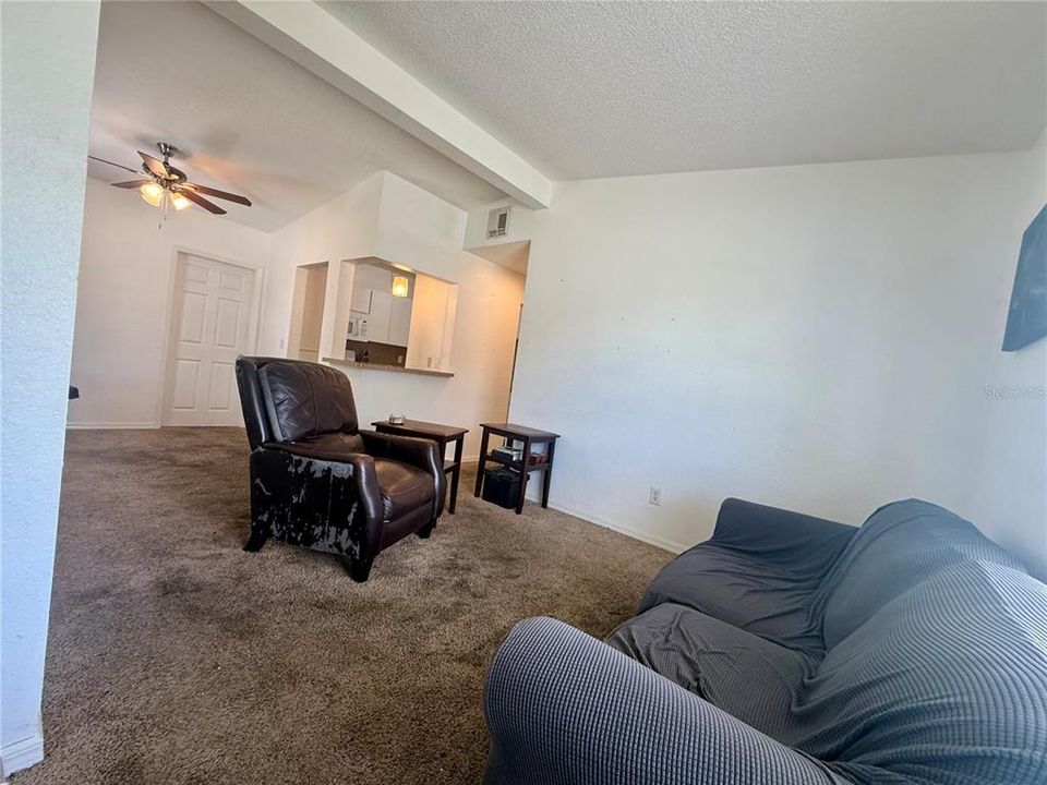 For Sale: $190,000 (2 beds, 1 baths, 730 Square Feet)