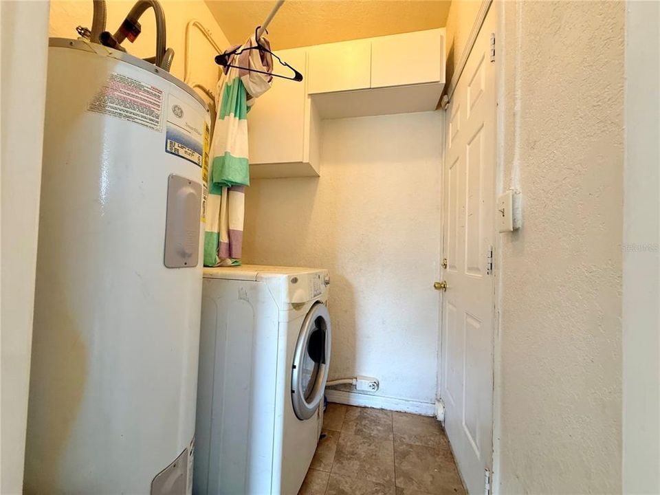 For Sale: $190,000 (2 beds, 1 baths, 730 Square Feet)