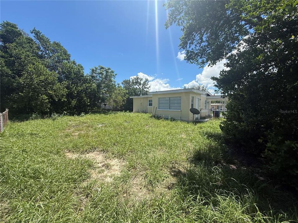For Sale: $190,000 (2 beds, 1 baths, 730 Square Feet)