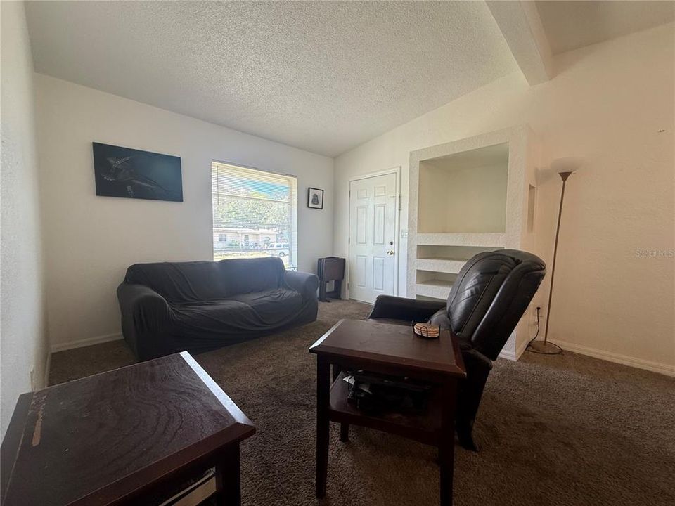 For Sale: $190,000 (2 beds, 1 baths, 730 Square Feet)