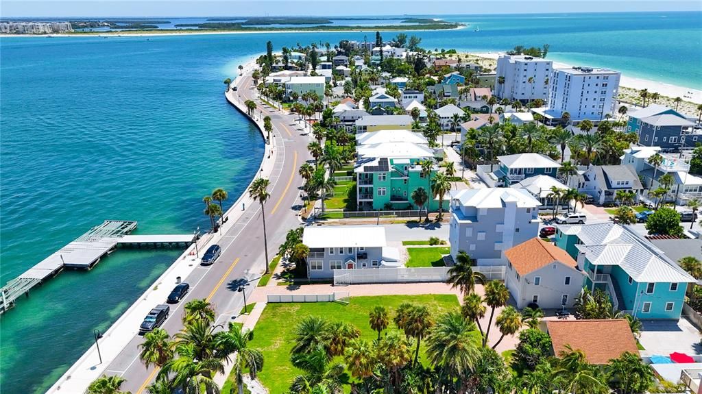 待售: $3,999,000 (0.35 acres)