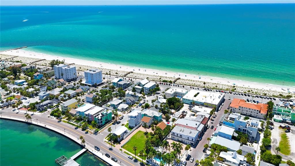 待售: $3,999,000 (0.35 acres)